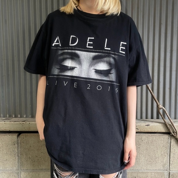 Tops - Black Graphic T-Shirt Adele